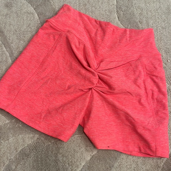 Bombshell coral active shorts - Picture 2 of 3